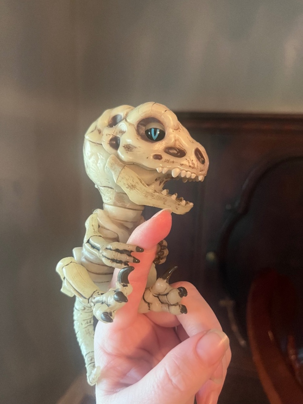 WowWee Fingerlings Doom Raptor Dinosaur T-Rex Bonehead Skeleton
